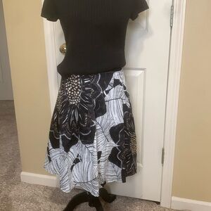 NWT White House black market size 4 skirt